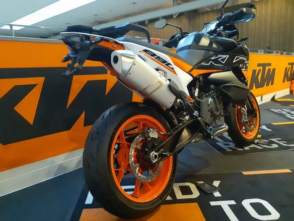 2024 KTM 890 SMT, чёрный, 1199000 рублей - вид 3