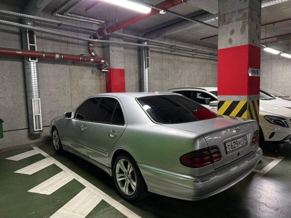2001 Mercedes-Benz E-Класс 220 II (W210, S210) Рестайлинг, серебристый, 285000 рублей