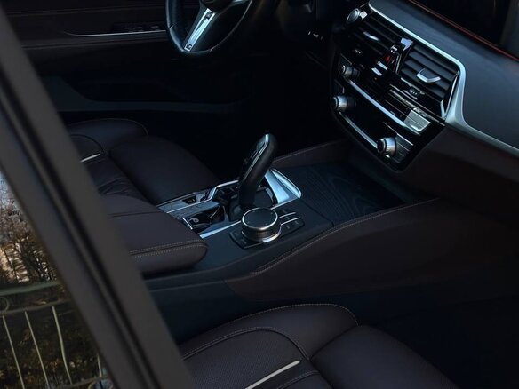 2022 BMW 6 серии Gran Turismo 620d IV (G32) Рестайлинг, синий, 5520000 рублей - вид 22
