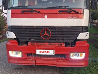 2000 Mercedes-Benz Actros, красный, 1630000 рублей, вид 1