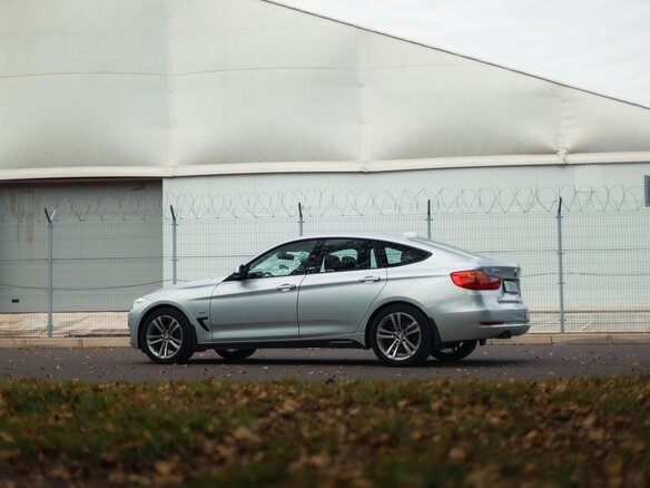 2016 BMW 3 серии Gran Turismo 320d xDrive VI (F3x) Рестайлинг, серебристый, 2490000 рублей - вид 5