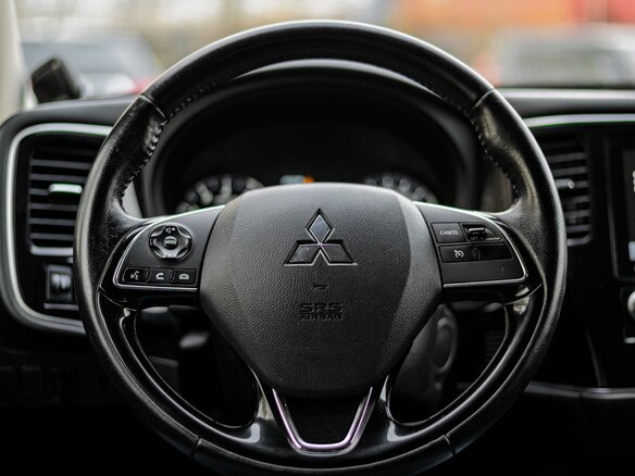 2021 Mitsubishi Outlander III Рестайлинг 3, чёрный, 1815000 рублей - вид 5