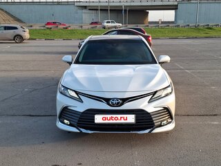 2023 Toyota Camry VIII (XV70) Рестайлинг, белый, 4390000 рублей, вид 2
