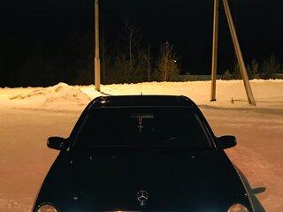 2000 Mercedes-Benz E-Класс 320 II (W210, S210) Рестайлинг, чёрный, 850000 рублей, вид 3