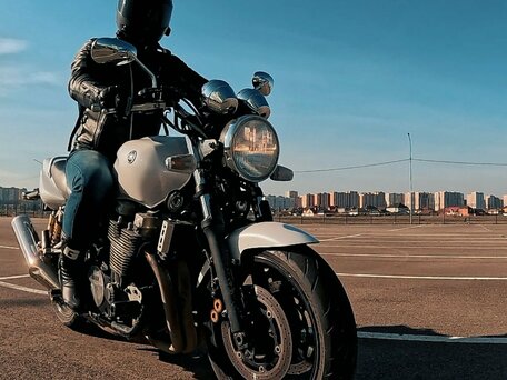 2011 Yamaha XJR1300, белый, 650000 рублей, вид 3