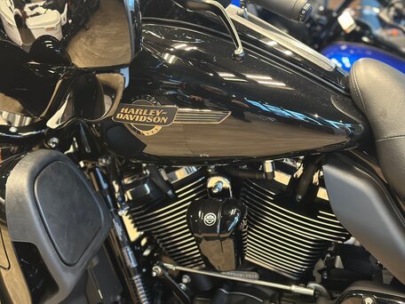 2024 Harley-Davidson Ultra Limited, чёрный, 3990000 рублей, вид 4