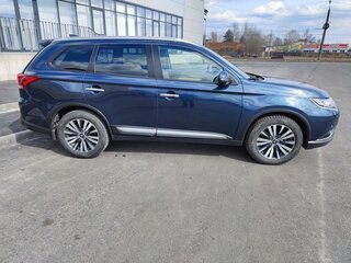 2020 Mitsubishi Outlander III Рестайлинг 3, синий, 2550000 рублей, вид 2