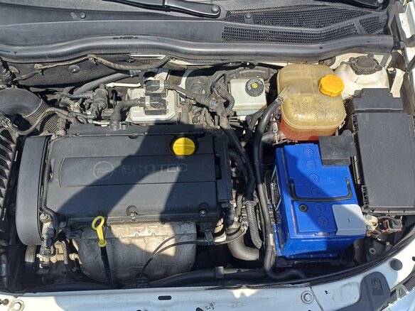 2011 Opel Astra H Рестайлинг, белый, 750000 рублей - вид 16