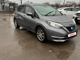 2017 Nissan Note e-Power II Рестайлинг, серебристый, 1300000 рублей, вид 1