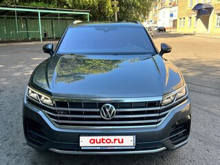 2018 Volkswagen Touareg III, серый, 4100000 рублей, вид 1