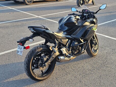 2021 Kawasaki Ninja 650, чёрный, 650000 рублей, вид 4