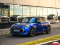 2020 Mini Hatch Cooper III (F55/F56) Рестайлинг, синий, 2333500 рублей - вид 2