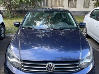 2017 Volkswagen Polo V Рестайлинг, синий, 980000 рублей, вид 2