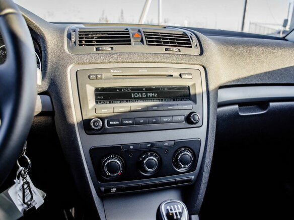 2011 Skoda Octavia II (A5) Рестайлинг, серебристый - вид 16