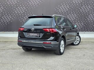 2021 Volkswagen Tiguan II Рестайлинг, чёрный, 3099000 рублей, вид 2