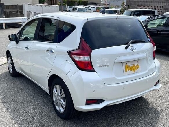 2020 Nissan Note II Рестайлинг, белый, 700000 рублей - вид 5