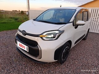 2023 Toyota Sienta III, белый, 1650000 рублей, вид 1