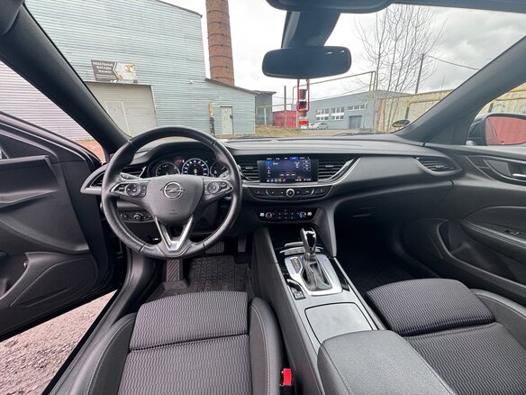 2021 Opel Insignia II Рестайлинг, чёрный, 1750000 рублей - вид 4
