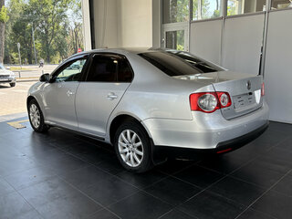 2010 Volkswagen Jetta V, серебристый, 550000 рублей, вид 4