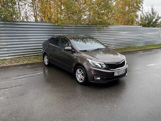 2015 Kia Rio III Рестайлинг, коричневый, 690000 рублей, вид 3