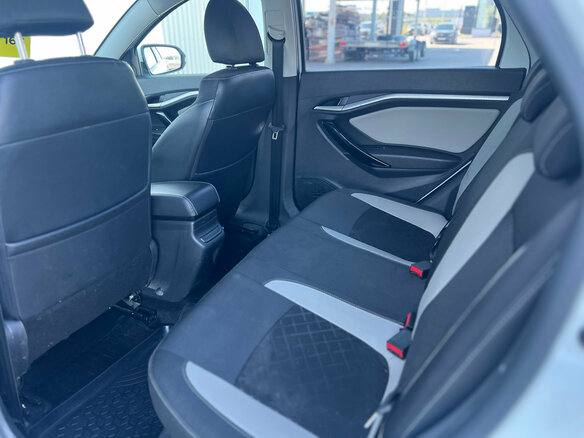 2019 Lada (ВАЗ) Vesta SW Cross I, белый, 920000 рублей - вид 18
