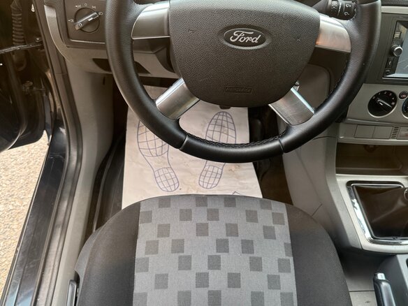 2008 Ford Focus II Рестайлинг, чёрный, 400000 рублей - вид 7