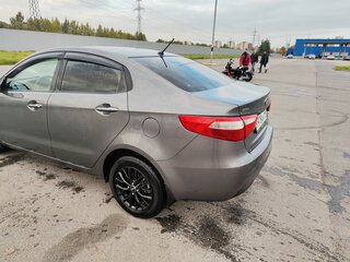2013 Kia Rio III, серый, 750000 рублей, вид 4