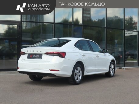 2021 Skoda Octavia IV (A8), белый, 2290000 рублей, вид 3