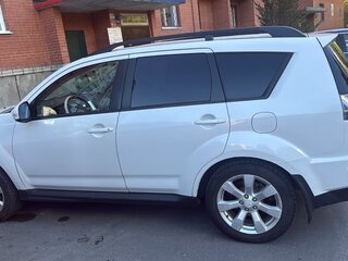 2011 Mitsubishi Outlander II Рестайлинг, белый, 1150000 рублей, вид 3