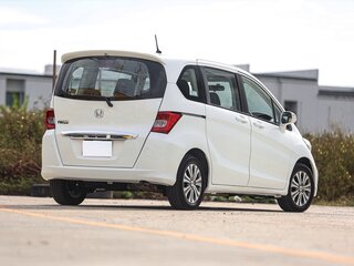 2016 Honda Freed I Рестайлинг 2, белый, 948000 рублей, вид 3