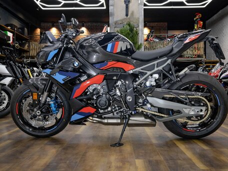 2026 BMW M 1000 R, чёрный, 3590000 рублей, вид 5