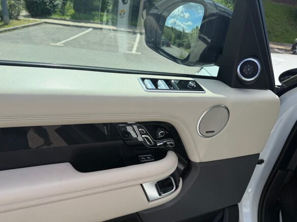 2019 Land Rover Range Rover IV Рестайлинг, белый, 6900000 рублей - вид 27