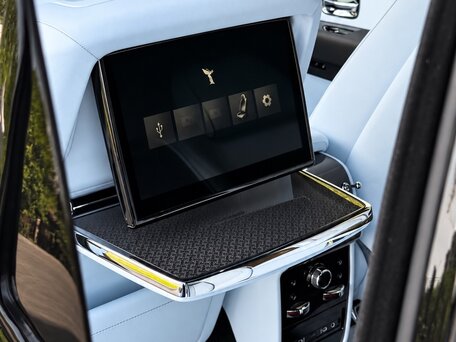 2025 Rolls-Royce Cullinan Black Badge I Рестайлинг (Series II), чёрный, 67000000 рублей, вид 5