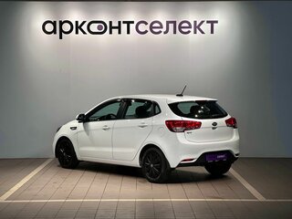 2017 Kia Rio III Рестайлинг, белый, 1040000 рублей, вид 4