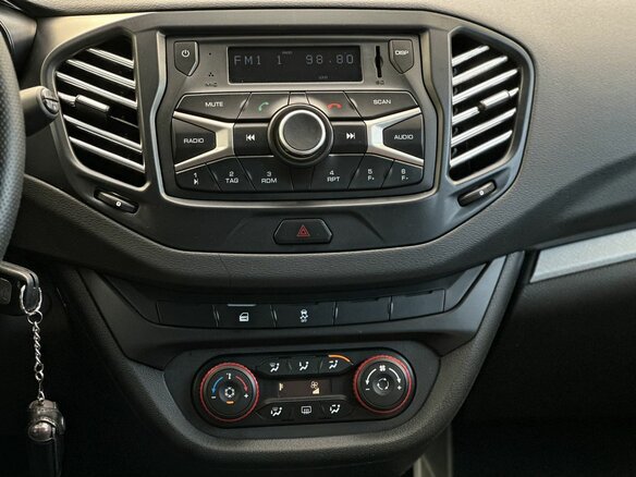 2015 Lada (ВАЗ) Vesta I, чёрный, 720000 рублей - вид 16