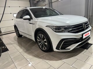 2021 Volkswagen Tiguan II Рестайлинг, белый, 4400000 рублей, вид 2