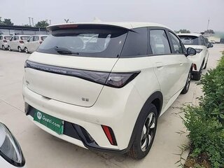 2026 BYD Dolphin 44.9 kWh I, золотистый, 1650213 рублей, вид 4