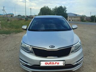2015 Kia Rio III Рестайлинг, серебристый, 850000 рублей, вид 2