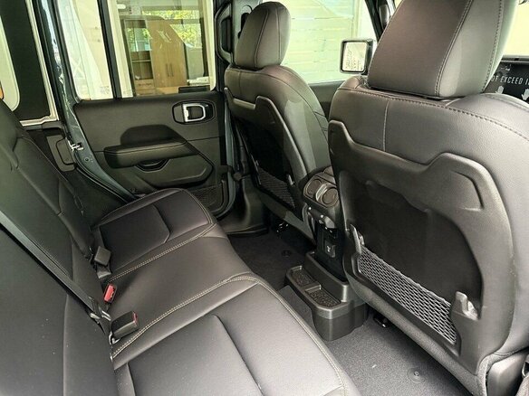 2025 Jeep Wrangler IV (JL) Рестайлинг, серый, 10670000 рублей - вид 9
