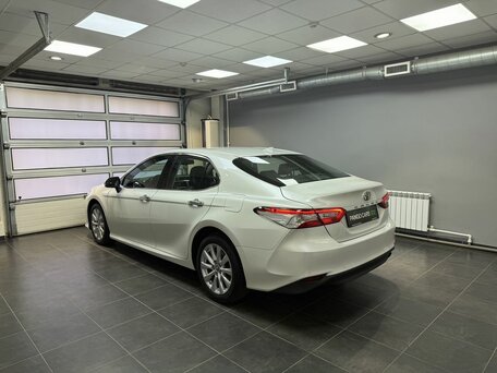 2019 Toyota Camry VIII (XV70), белый, 2755000 рублей, вид 4