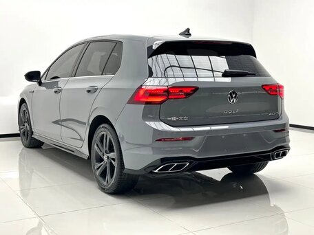 2023 Volkswagen Golf VIII, серый, 2030000 рублей, вид 5