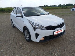 2021 Kia Rio IV Рестайлинг, белый, 1568000 рублей, вид 2