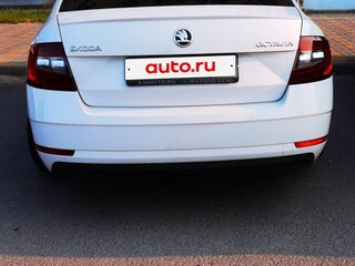 2018 Skoda Octavia III (A7) Рестайлинг, белый, 1500000 рублей, вид 3
