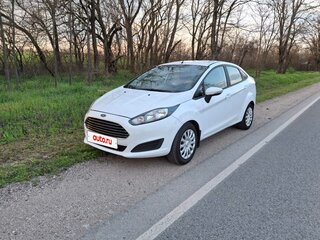 2015 Ford Fiesta Mk6 Рестайлинг, белый, 700000 рублей, вид 1
