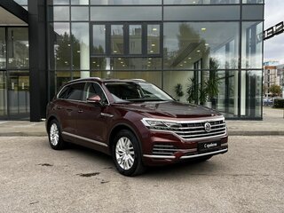2019 Volkswagen Touareg III, коричневый, 5490000 рублей, вид 3