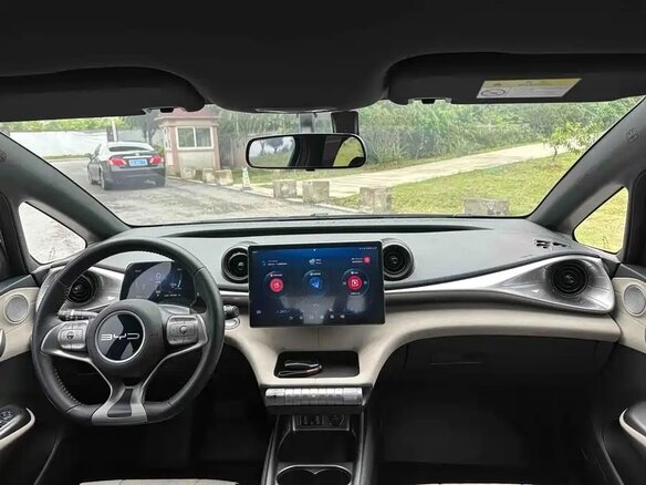 2023 BYD Dolphin 44.9 kWh I, серый, 1608008 рублей - вид 13