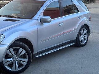 2008 Mercedes-Benz M-Класс 320 II (W164) Рестайлинг, серебристый, 1200000 рублей, вид 1