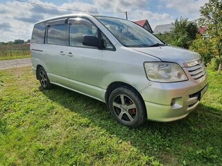2002 Toyota Noah I (R60), серый, 800000 рублей, вид 4