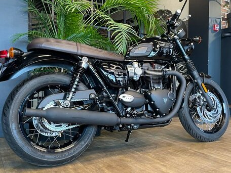 2025 Triumph Bonneville T120, чёрный, 1950000 рублей, вид 3