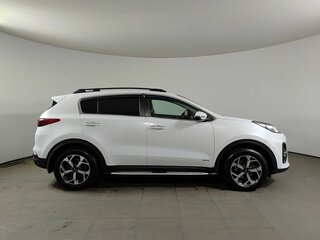 2020 Kia Sportage IV Рестайлинг, белый, 2330000 рублей, вид 4